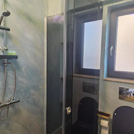 아파트 Atmosphere